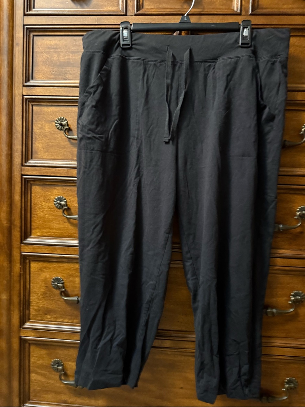 Black women’s Drawstring Casual capris